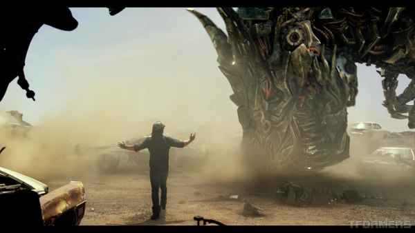 Transformers The Last Knight International Trailer 4K Screencap Gallery 036 (36 of 431)